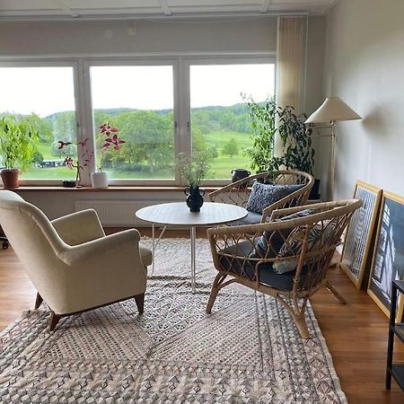 Apartment Right Next To The Golf Course And With The Ocean Just Around The Corner Ljungskile Exterior foto