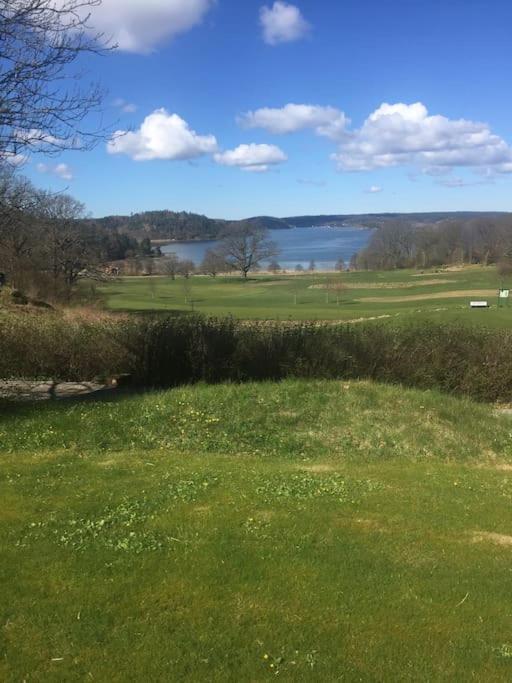 Apartment Right Next To The Golf Course And With The Ocean Just Around The Corner Ljungskile Exterior foto